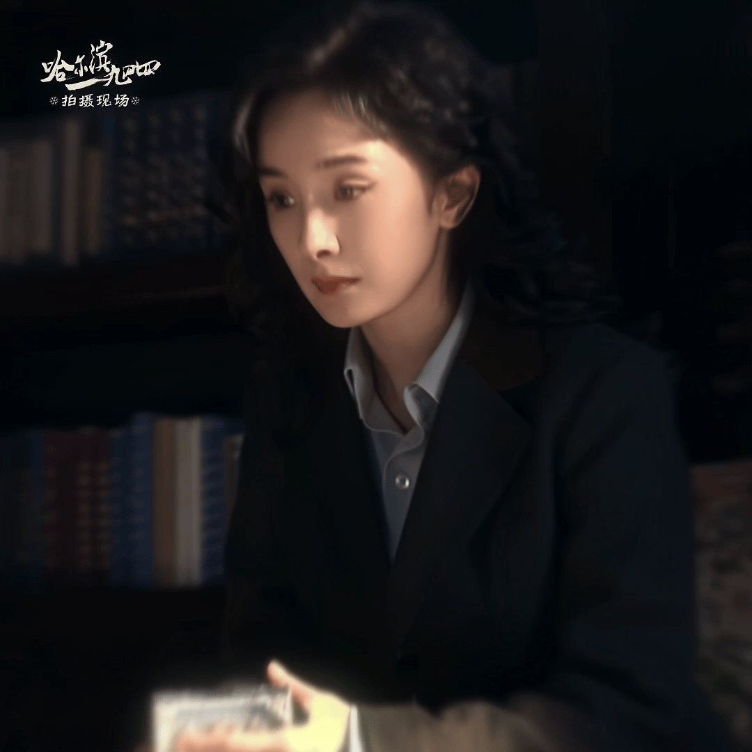 说实话，杨幂演出来的间谍，真的没有王鸥当年演“汪曼春”的那种狠劲儿了，有种说不上