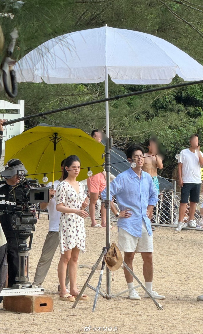 李现、张婧仪《雾里青》杀青～纯路人视角生图，这现偶男女主什么水平？ 