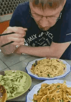 我们拿筷子的姿势是不是错了？