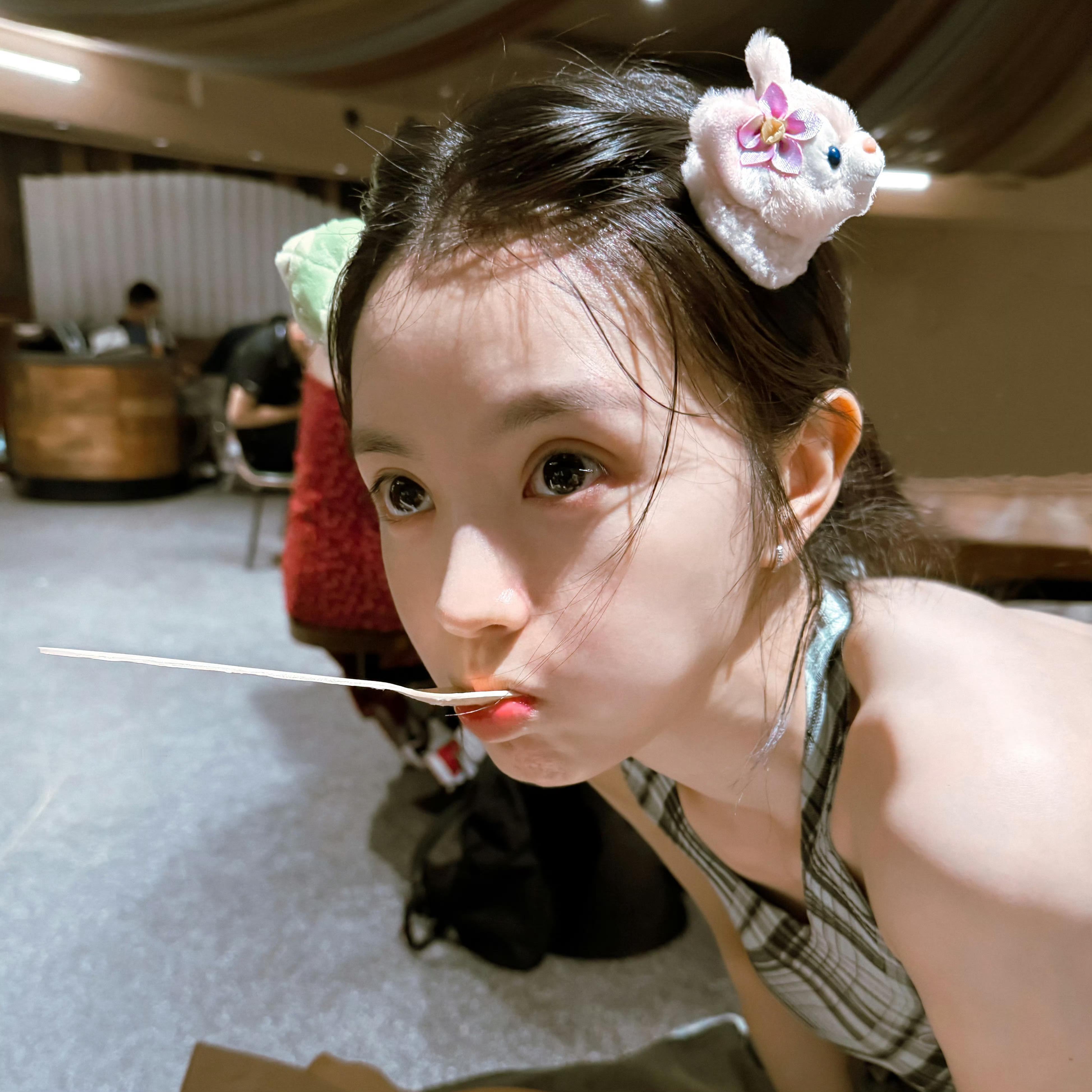 田曦薇无刘海半扎发造型田曦薇 ​​​