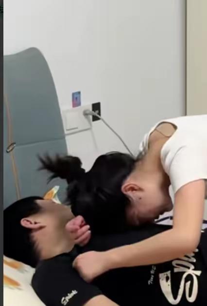 男子饭后躺床上休息，短短几分钟人就没了！太多人天天在做
 
太痛心了[捂脸][捂