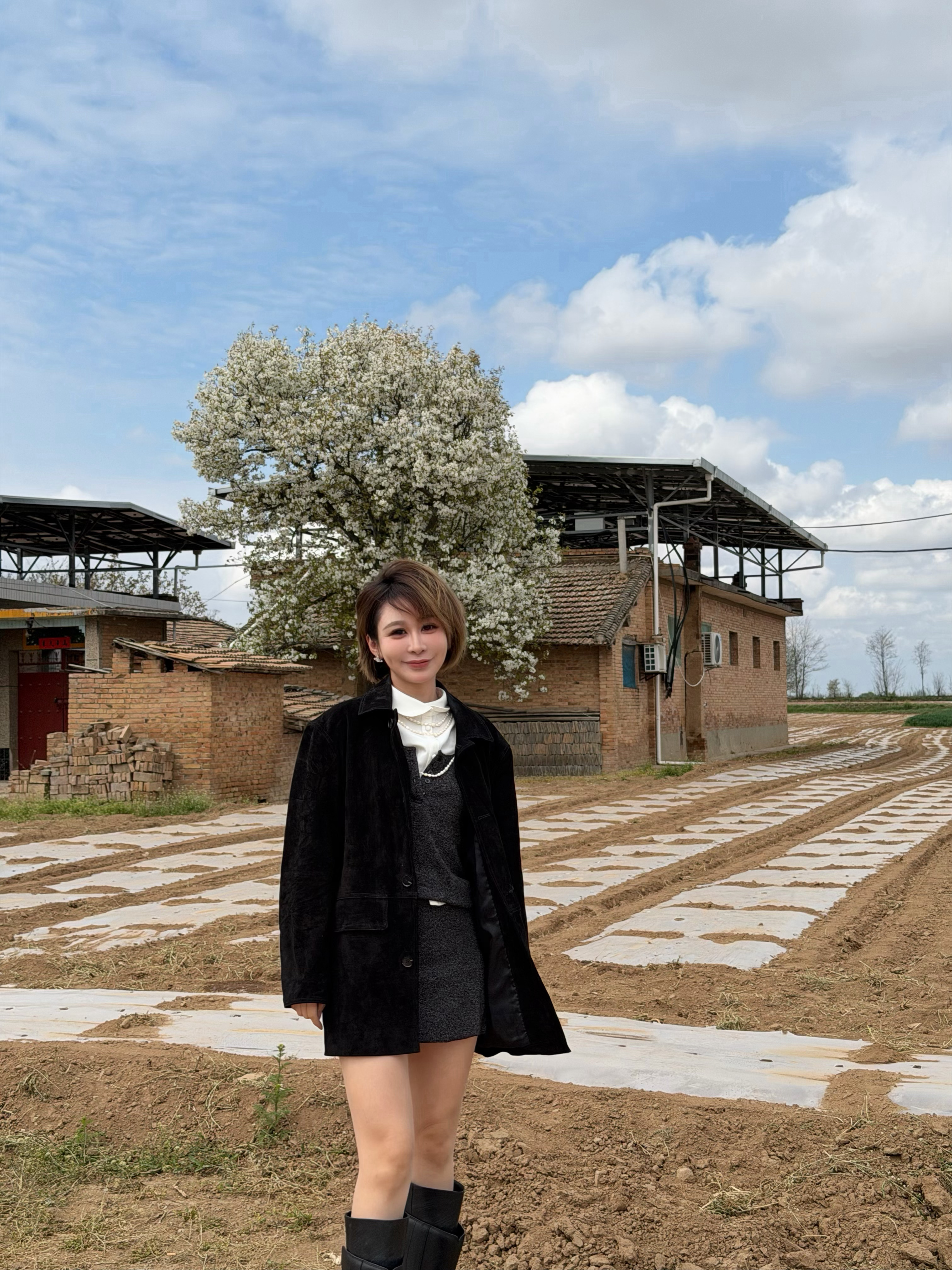 中国真的很大～有霓虹灯光高楼大厦，更有太多你没有去过的村庄。那里很娴静，也很美丽
