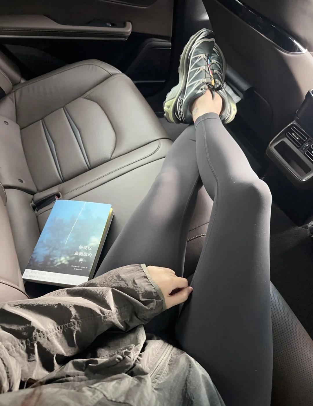 体感温度16°，雨🌧️
这种微凉的雨天，让我放松下来，连呼吸都变得缓慢
这样的