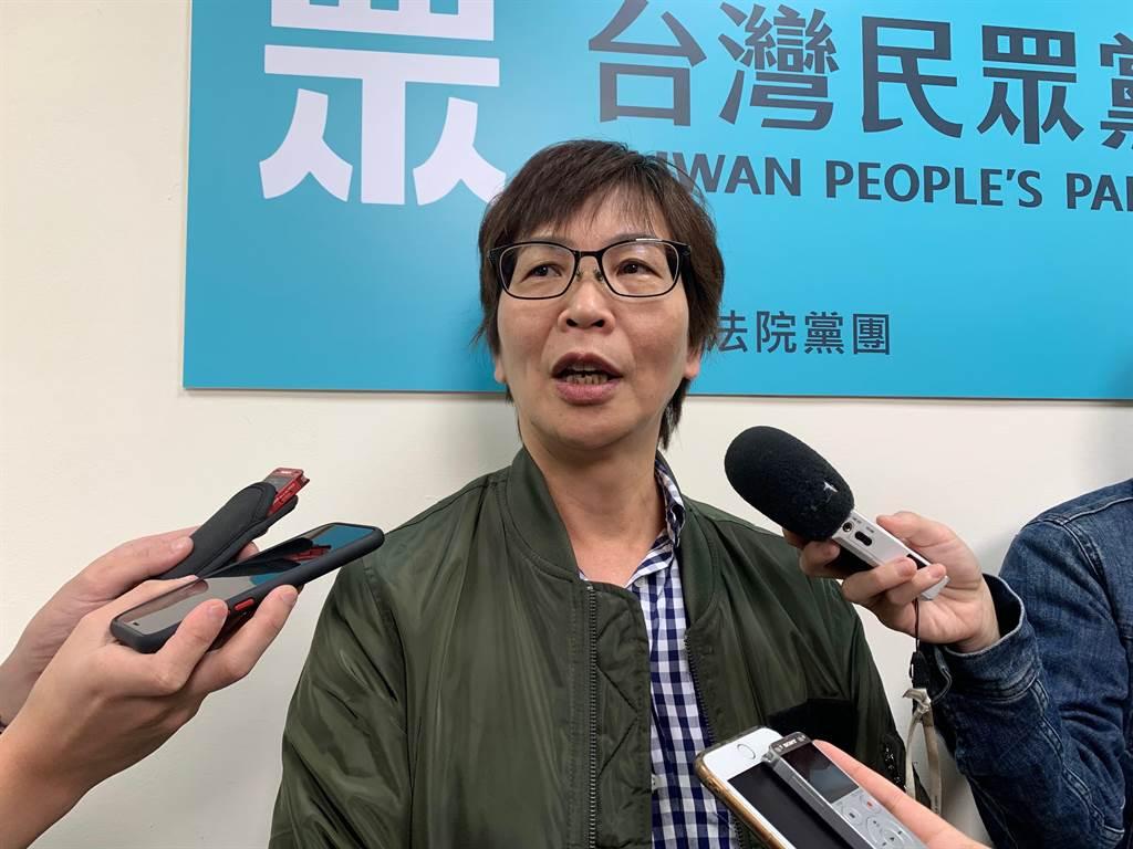蔡壁如建议柯文哲“弃车保帅”！面对媒体关于是否怀念前搭档蔡壁如的提问，特别是提及