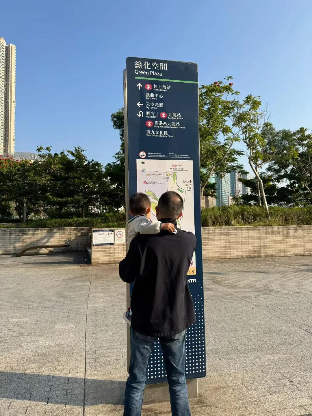 春天藏在小朋友的眼眸中太神奇！
春天 春天里树叶 满眼里的春天 春天童年的记忆 