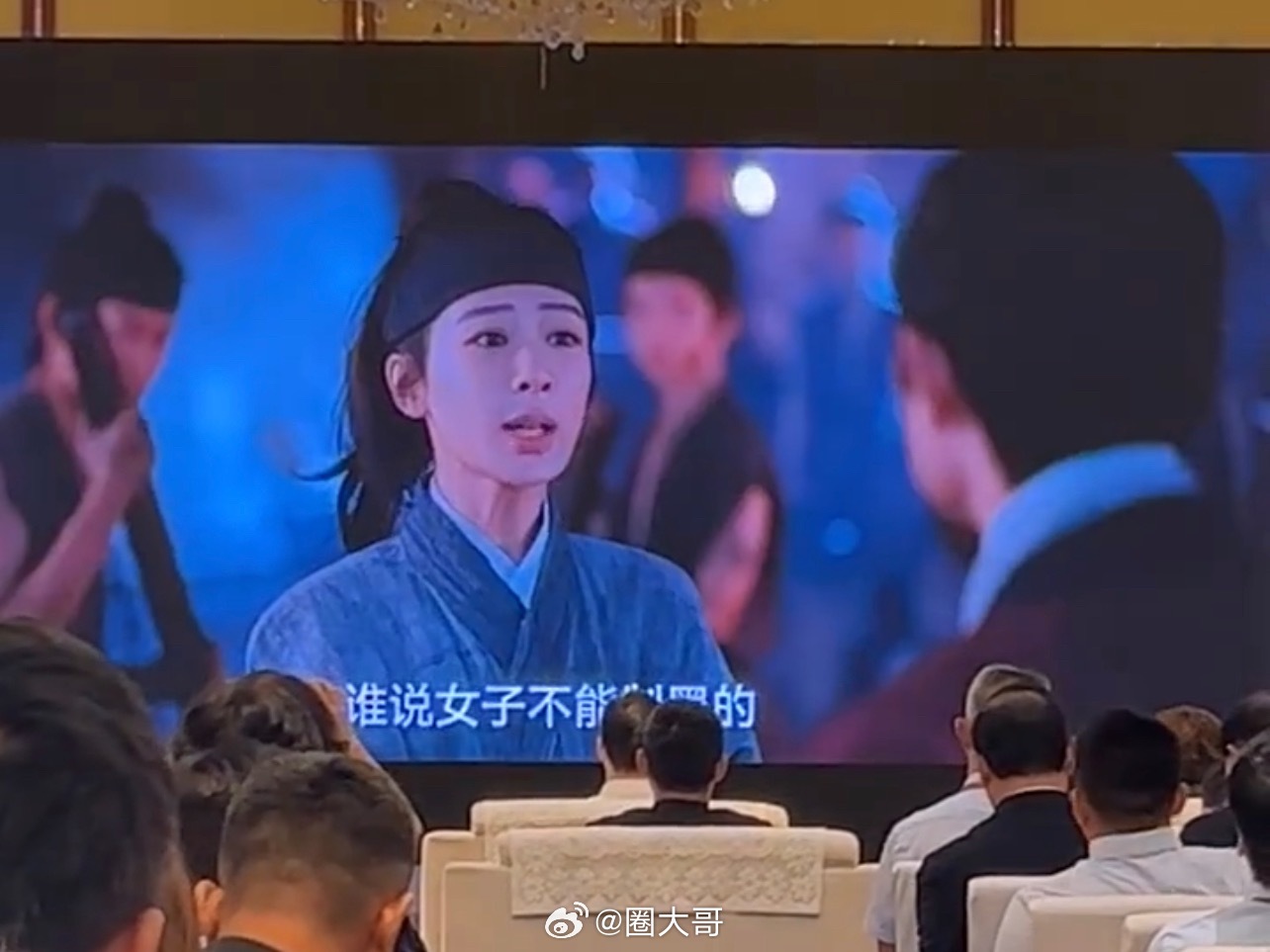 杨紫李祯亮相金熊猫 哇塞，隔着屏幕都能感受到对杨紫的认可，杨紫《国色芳华》入围金