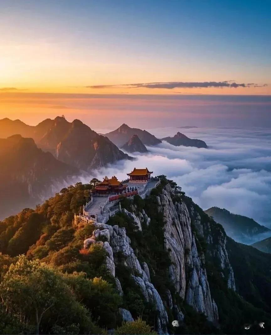 上联:且宿湖湖听叶语
下联:待登月阁看山光
横批:物我两忘