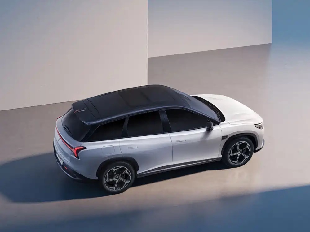 哪吒L 闪充版（中型插混SUV）5闪充版车型，升级快充能力，补能便利性大幅提升，