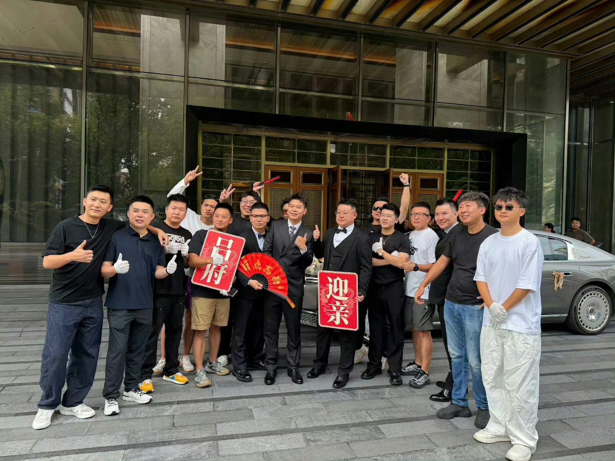 车评人小吕秋晨大婚恭喜两位新人新婚快乐，百年好合，早生贵子！这个婚礼真有排面，规