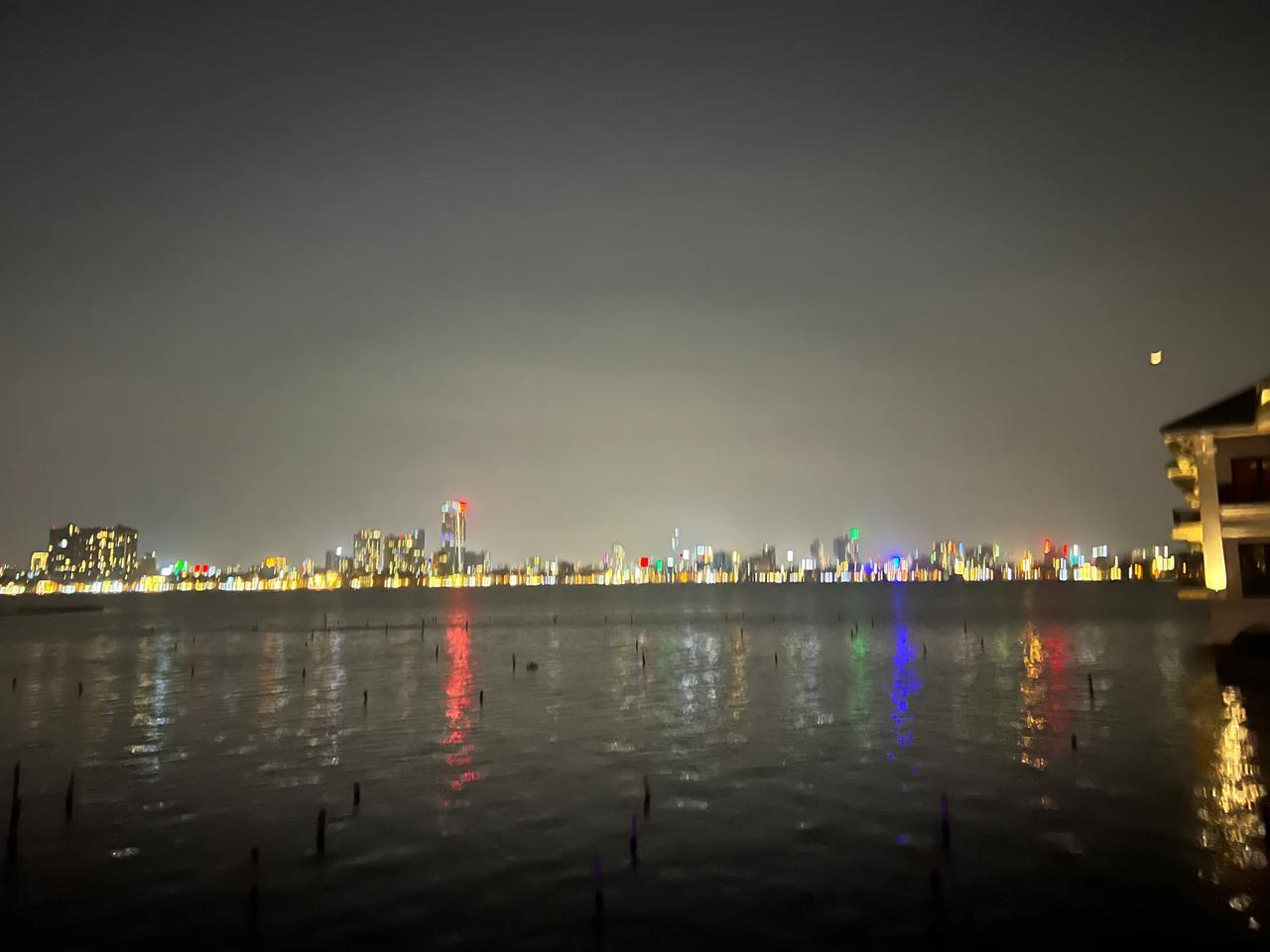 越南印象（3）：越南河内也有西湖。从携程上订河内的酒店，发现河内也有西湖。多么熟