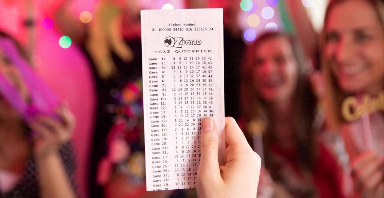 近日，一对澳大利亚夫妇非常幸运的买彩票中了7000万大奖，却告诉孩子只中了7万，