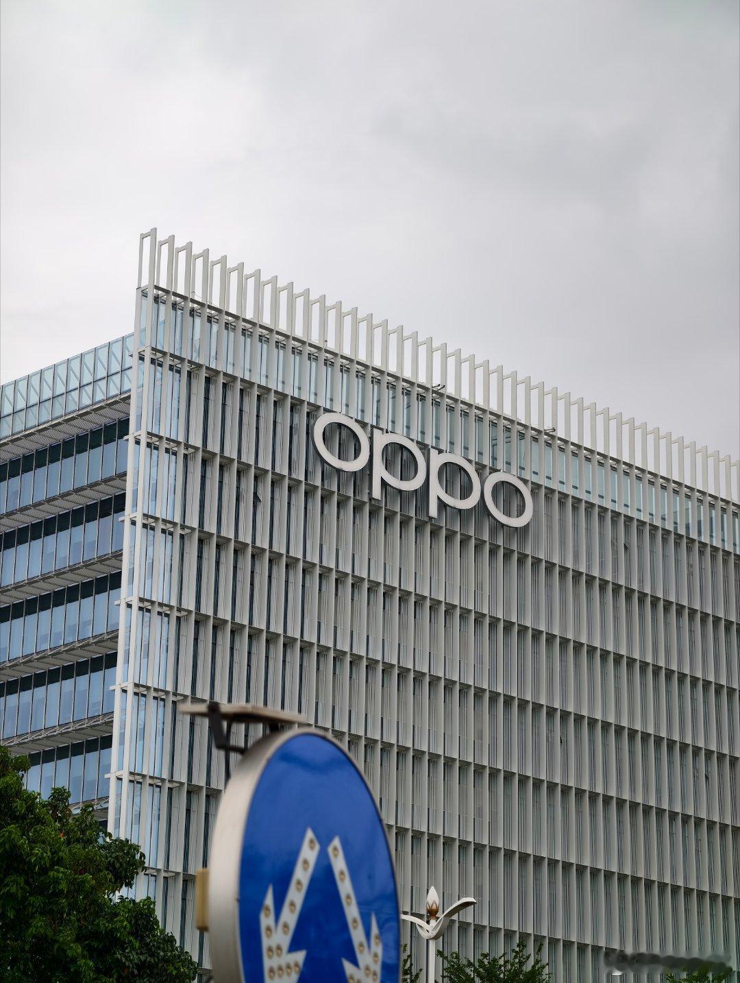 今天来这儿，大门设计的是真不错。 