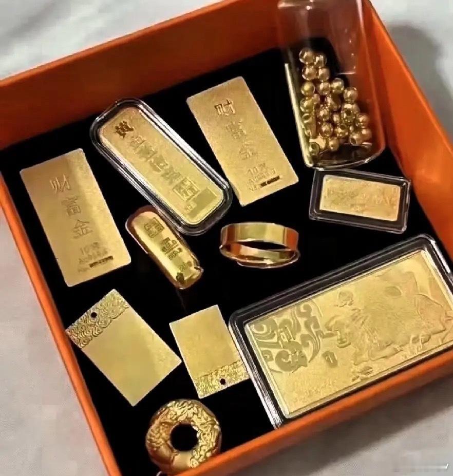 金价狂泻30%这又咋的了，黄金白银甚至铂金，钯金全面下跌了。今天下午开始黄金白银