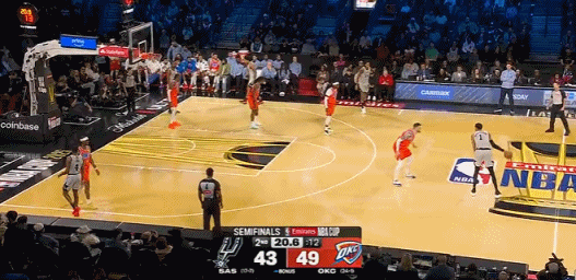 无解！文班亚马无视哈滕三分强投命中！
在今天NBA季中锦标赛半决赛马刺对阵雷霆的