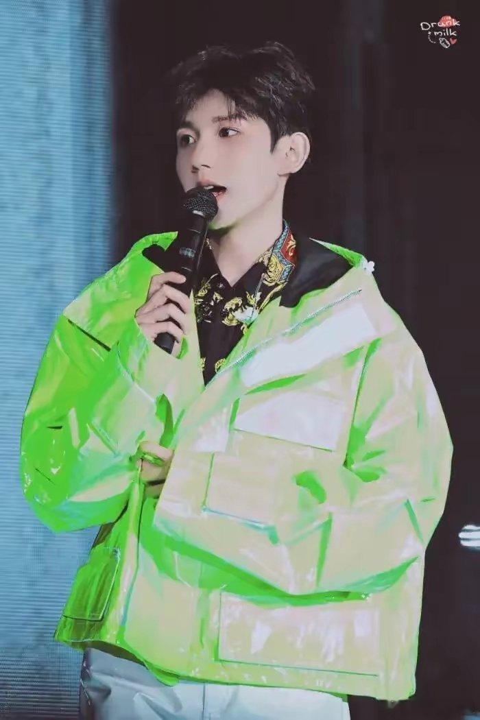 #王源的体重只有50公斤#王源的体重问题再次引发了公众对于艺人健康的关注。许多粉