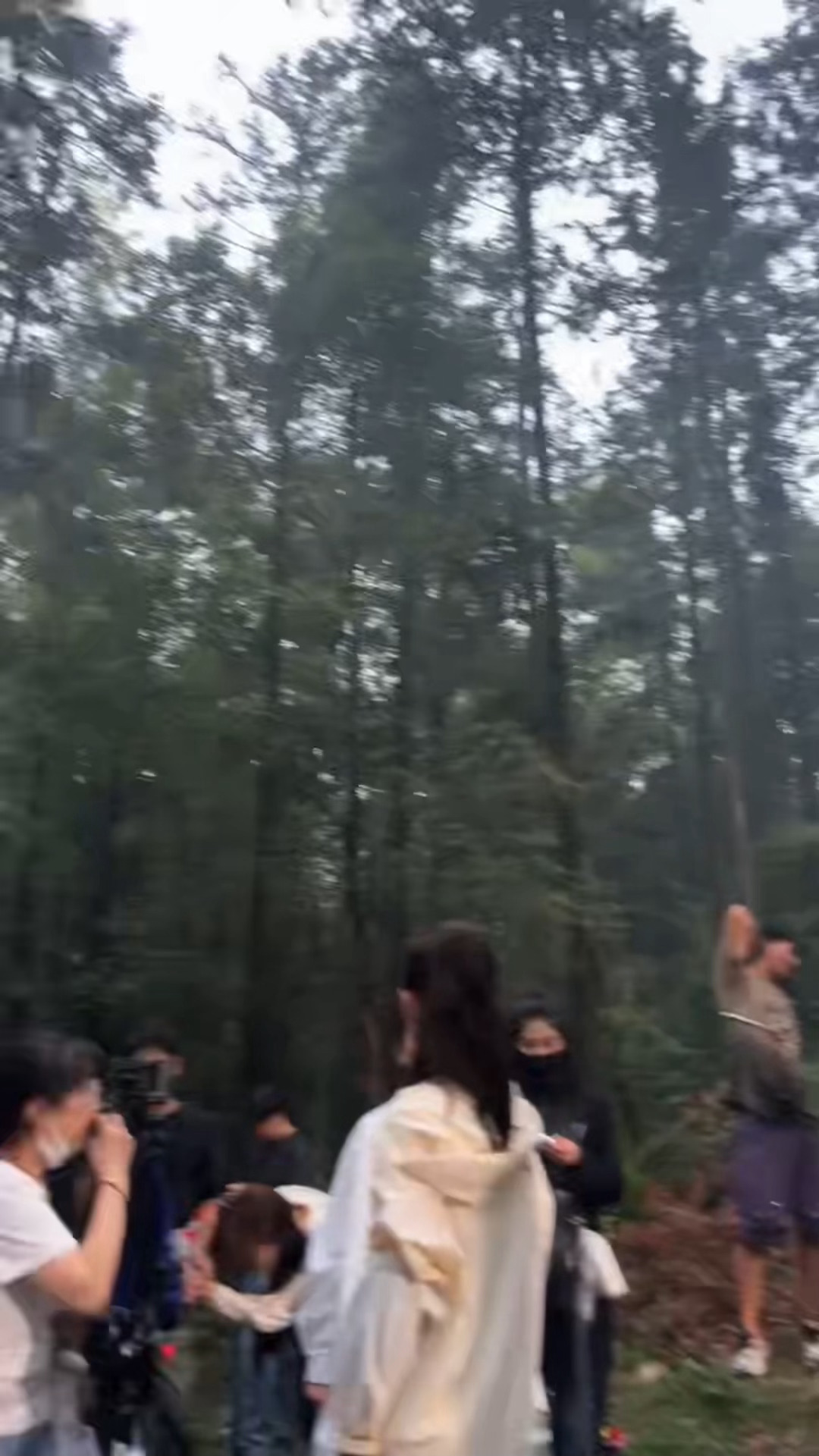 吴宣仪叶星星.吴宣仪辛凌 导演抖里看到了个一闪而过的叶星星辛凌背影