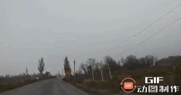 俄军大部队进城了！

俄军皮卡和摩托队从红军城（波克罗夫斯克）南部进城，

有可