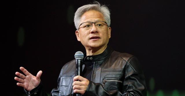 华人并不是爱国的理由。有些华人，去了美国，可能比本土的美国人更敌对中国，更不给中
