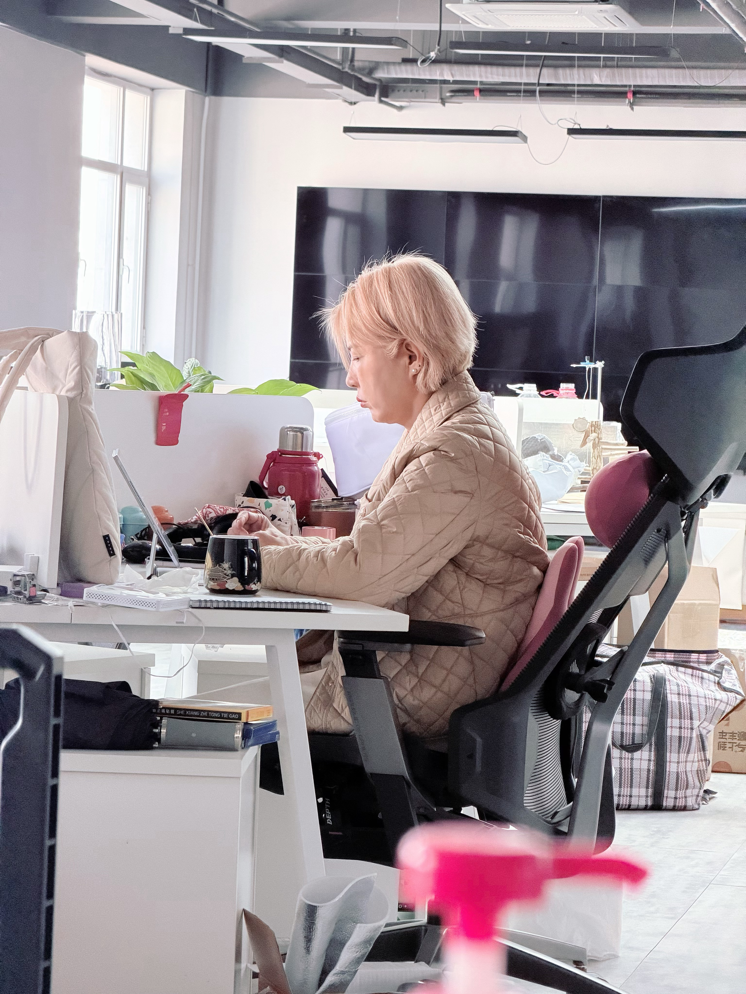 五旬老太上午竟然来窝点了 ！但是上班怎么不开心呢 这对吗