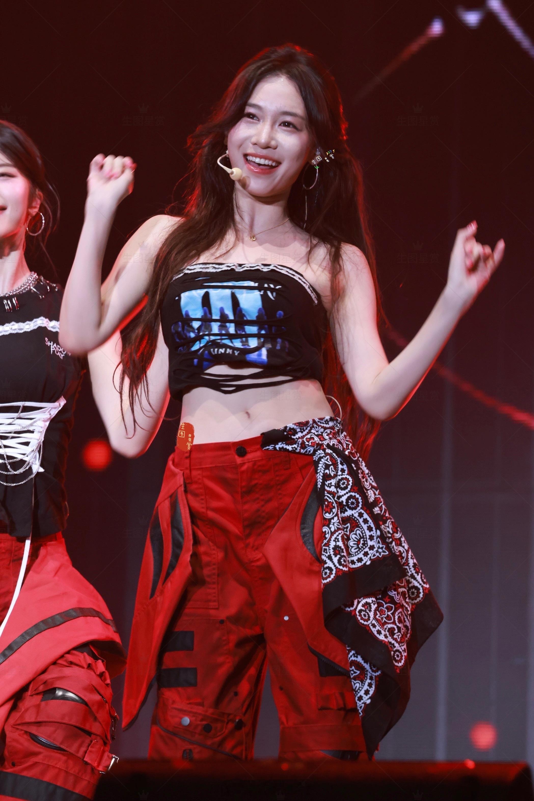 尹子璐广州演唱会生图美貌red首次巡演shadowplay