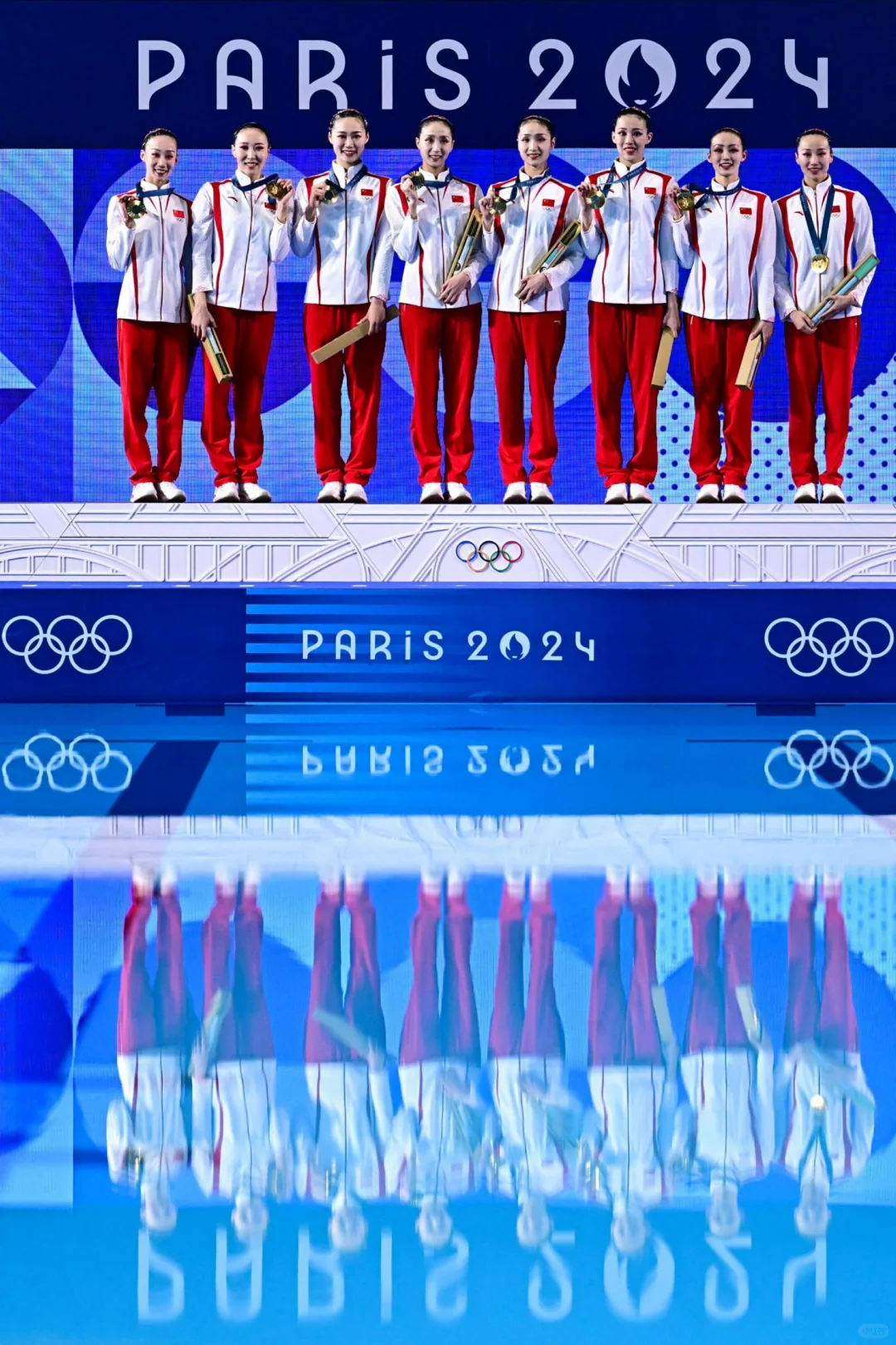 中国花游奥运首金！姑娘们太厉害了！