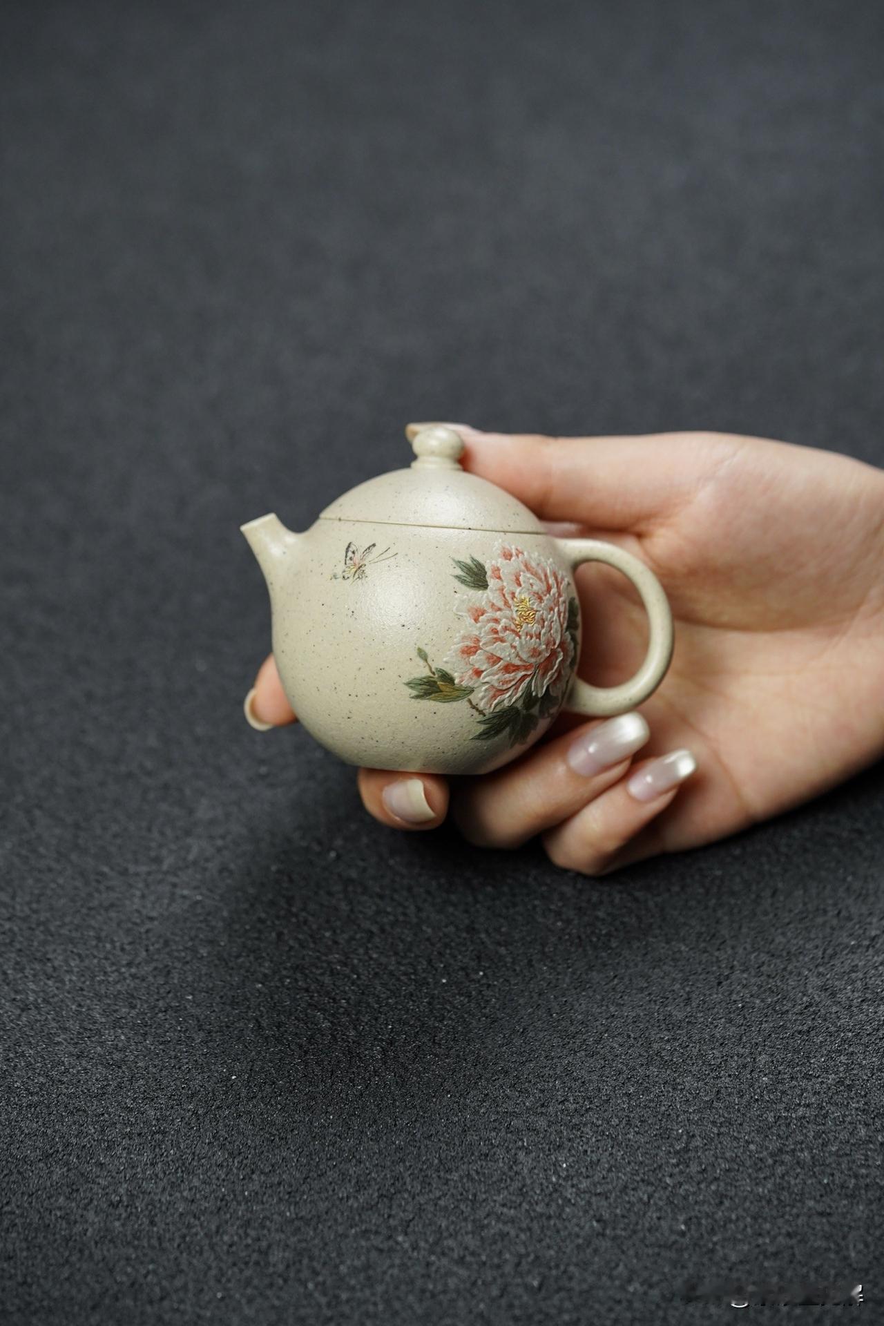 壶长期不用还需要在此壶里放一把干燥的茶叶，此茶叶一定是这个壶一直泡的这种茶。你不