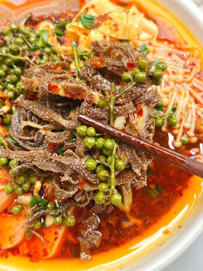麻辣鲜家庭版香毛血旺~今天给大家分享家庭版毛血旺。 