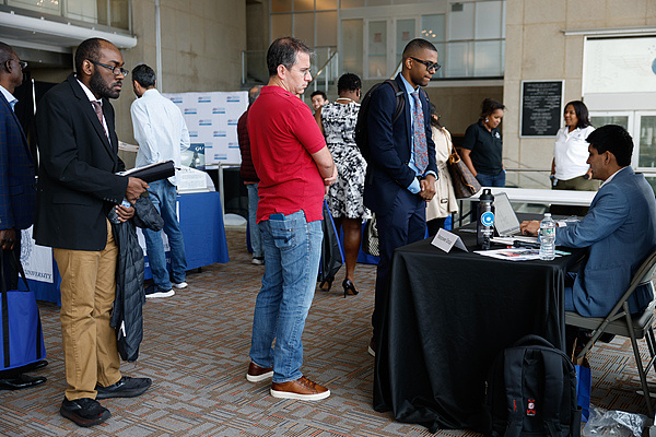 凌晨重磅！美联储降息25个基点，特朗普：幅度太小，还能更大