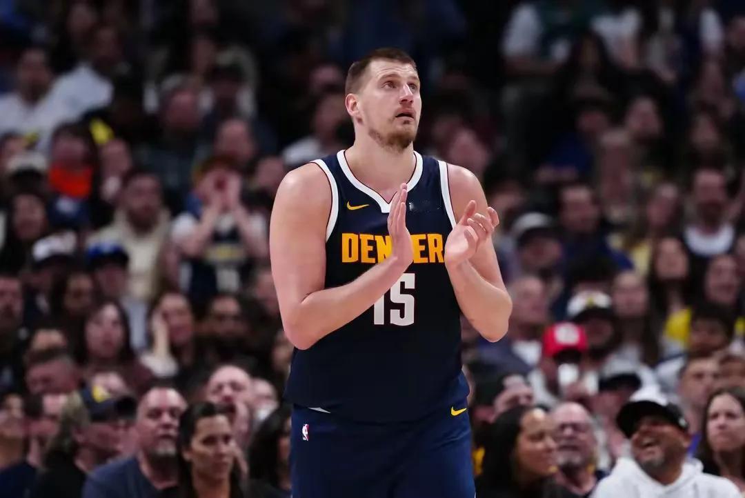 NBA季后首轮球星红黑榜--胜者为王
竞技体育，胜者为王，季后舞台，球星对决，引