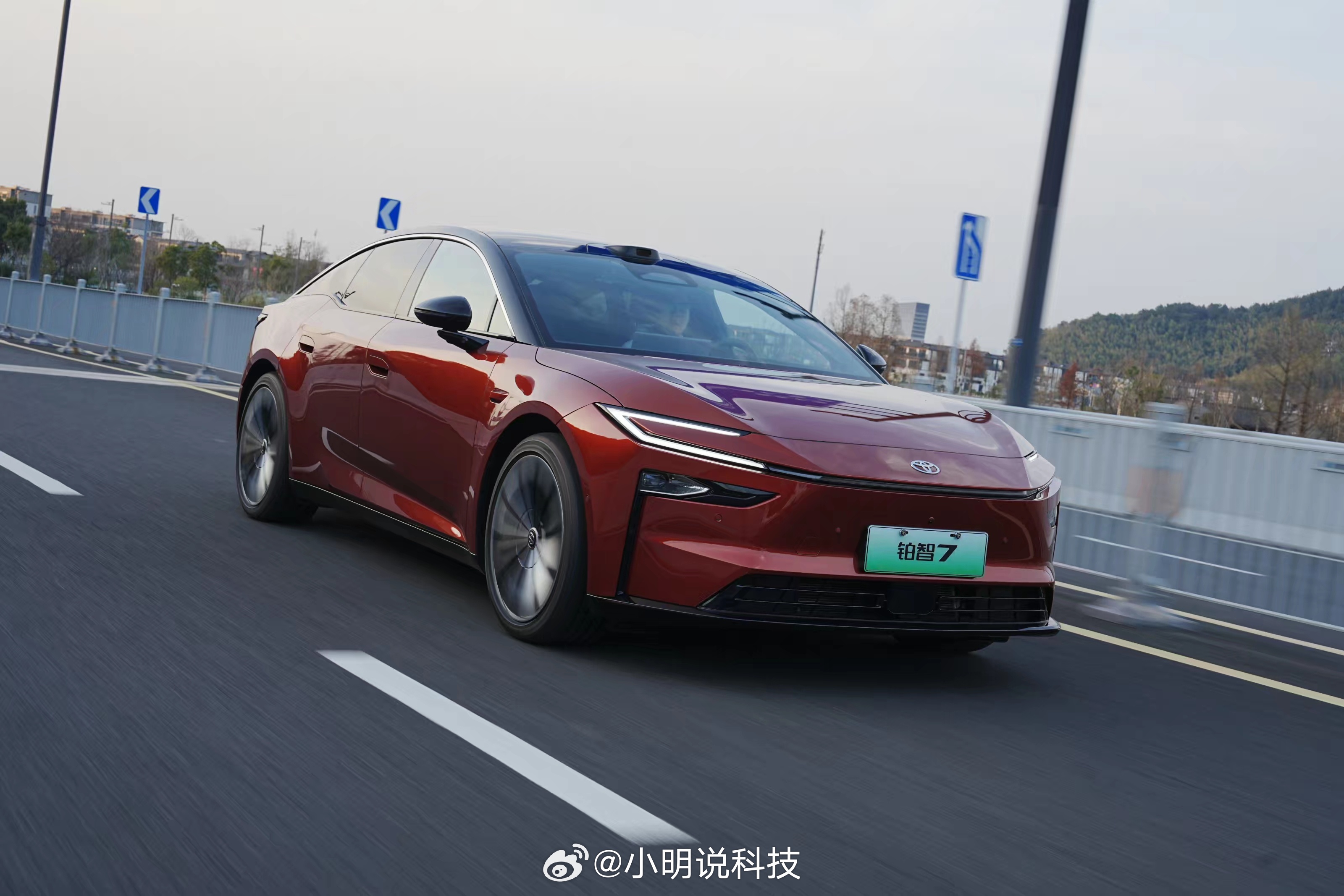 媒体首测丰田铂智7动态表现 作为老司机，看完铂智 7媒体首测，真的被狠狠戳中了！
