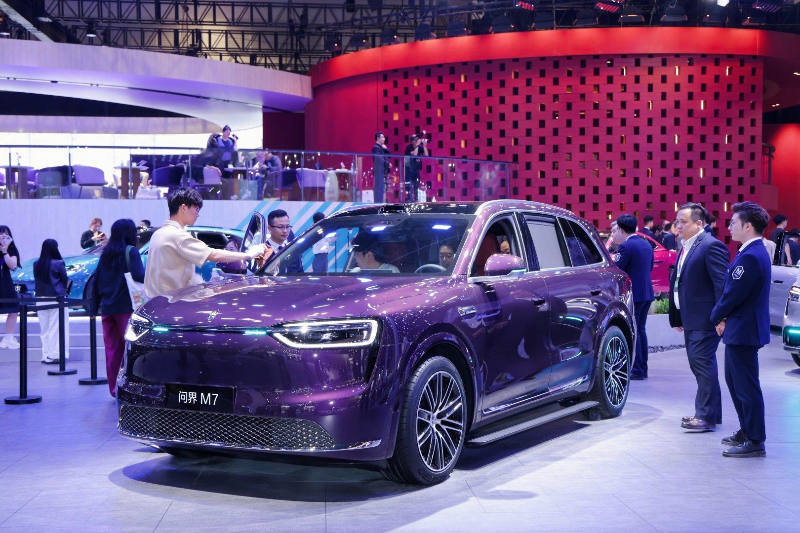 2026北京车展 比亚迪固态电池实车首秀+兆瓦闪充，充电几分钟跑几百公里，补能焦