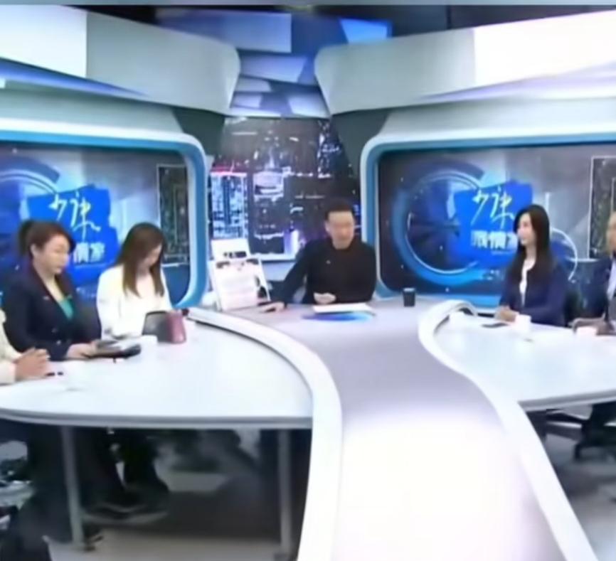 台湾省的时事评论节目，有时候会被那些节目嘉宾气笑。
    不知道的以为是一些学