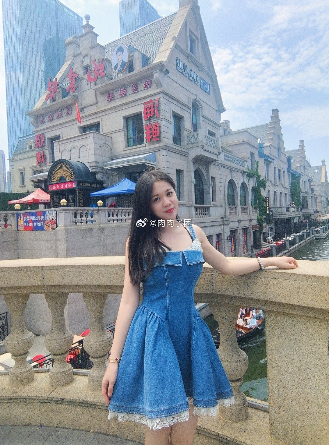 今天是英语演出的一天 