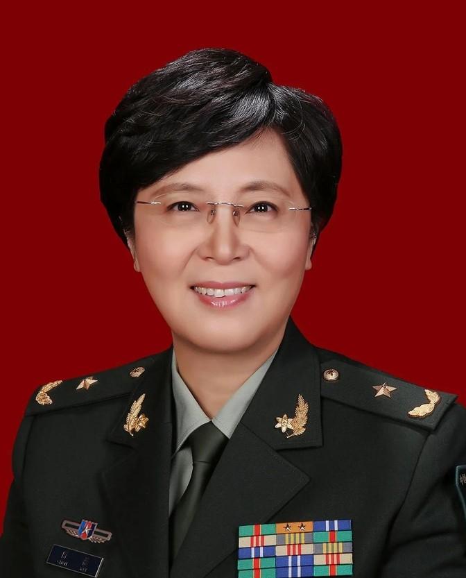 1988年，23岁女孩从浙大保送清华读研。在回青岛火车上，她爱上一个35岁的憨厚