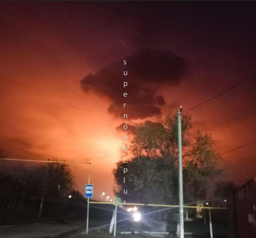天空被炸成红色，450亿立方米天然气厂被炸，乌无人机奔袭1500公里玩了一把大的