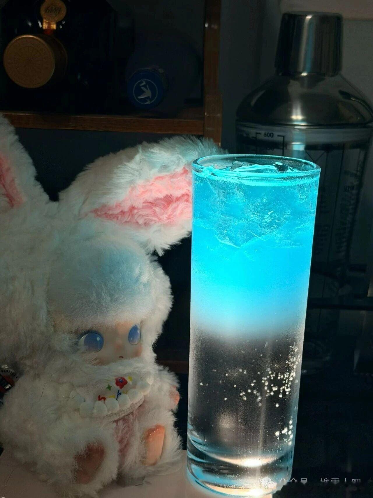 生活手记杯中浊酒映孤影，晚风漫卷旧年情，浅酌一口皆是心酸旧事。昔日相伴之人早已远