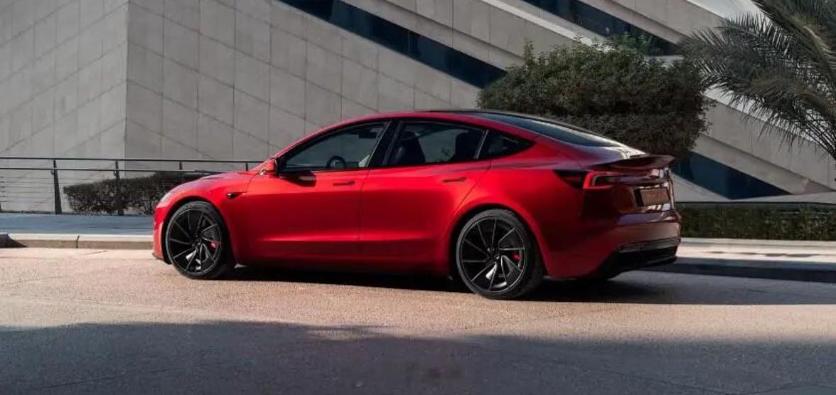 平价版Model3删减了啥不得不说特斯拉这套“砍舒适保核心”的打法，目的性非常明