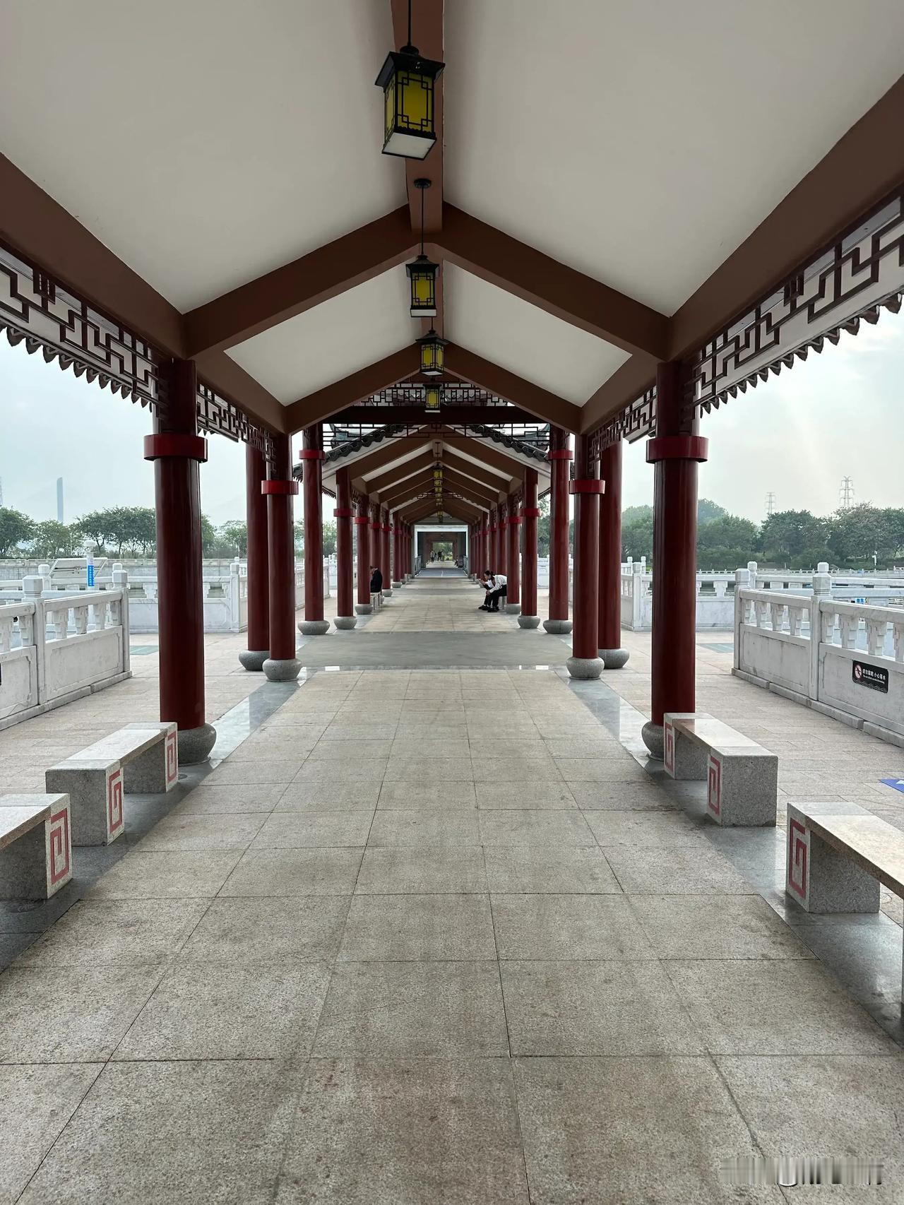 多年旅游的心得体会:1.旅游千万不要往城市里跑，一定要去自然风光。
2.旅游一定