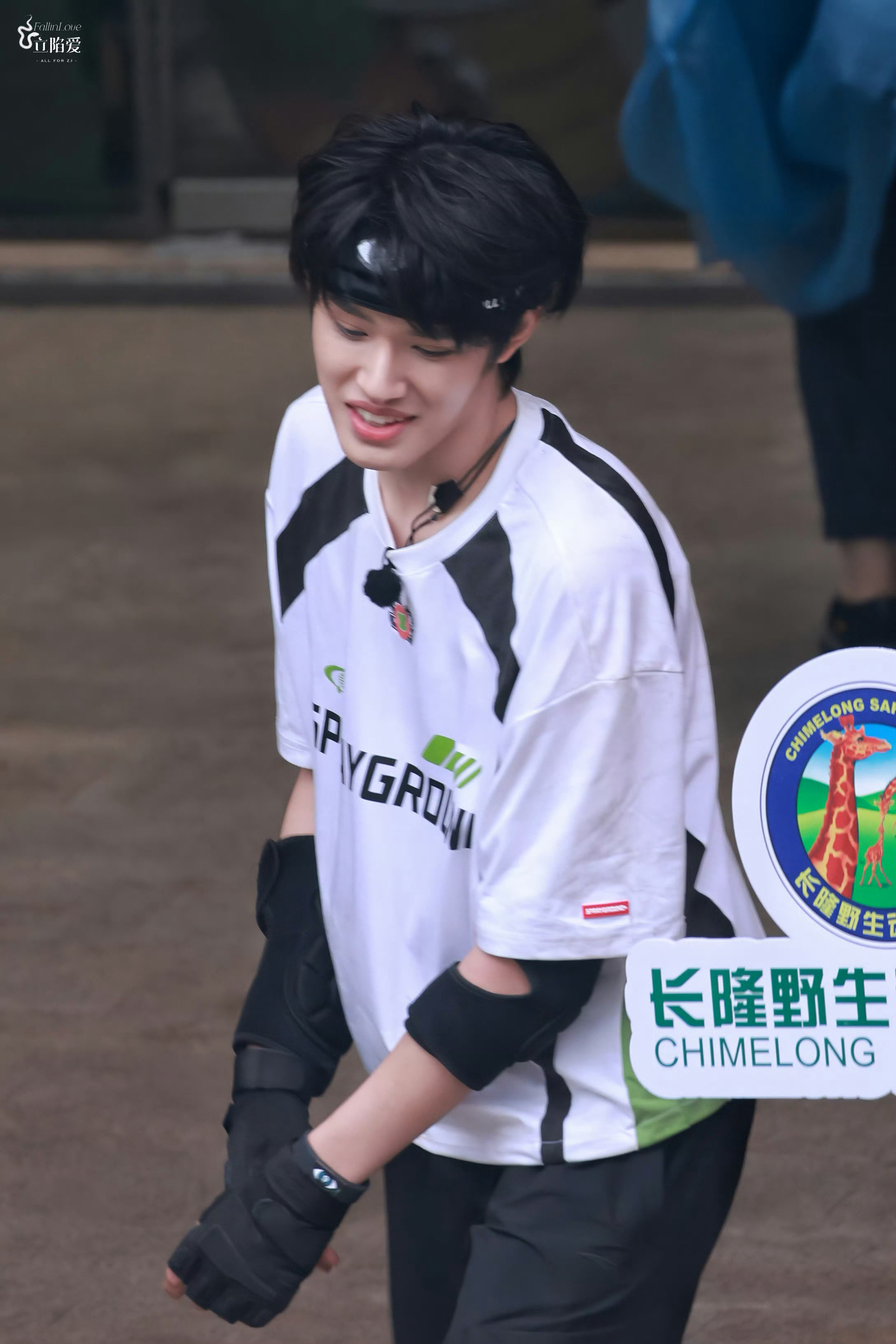 张极全员加速中发带造型张极发带造型 雨水与汗水交融，少年的热血却不会被磨灭，和一