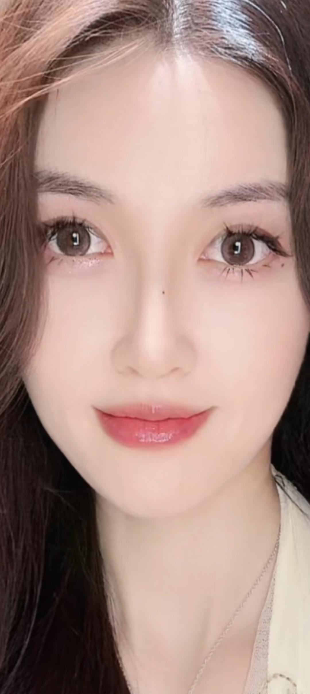 甜美笑容，温柔眼眸，元气满满的一天！🌟✨