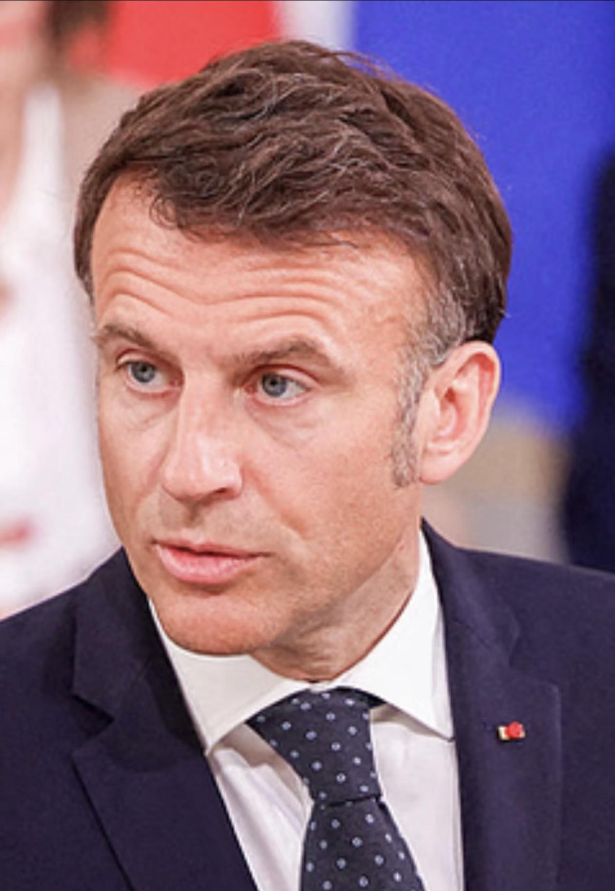 震惊政坛！
马克龙警告泽连斯基：美国可能“出卖”乌克兰领土！ 
乌克兰面临“美国