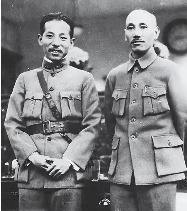 蒋介石明明恨张学良，为什么却一辈子都不敢杀他？
 
1936年西安事变，绝对是蒋