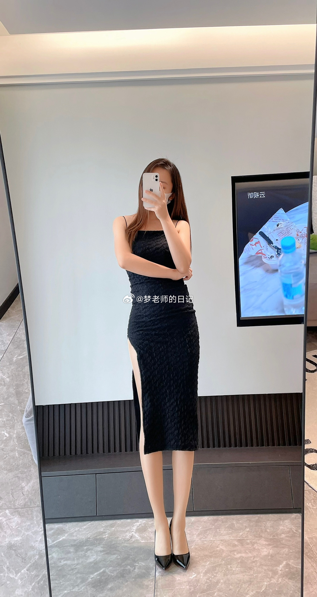 同学们，记得完成作业哦，明天要交给老师呢 ​​​