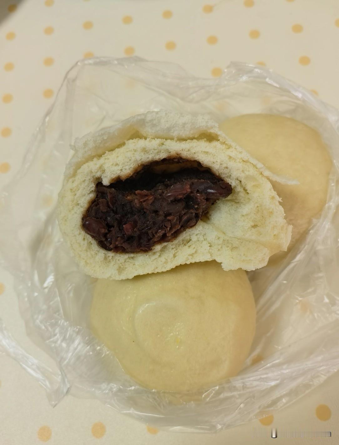哇塞，谁懂啊！吃个白面豆包，走出3里地，还不说，去晚了，还买不着。

离家三里处