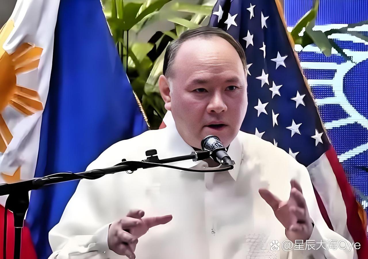 祖上是福建漳州人，却甘当反华跳梁小丑！菲防长被中方制裁后还嘴硬，军事专家：三宗罪