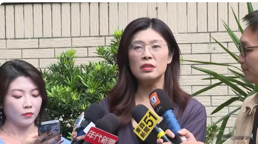 国民党立委翁晓玲邱若华、叶元之、林思铭、等人昨天赴厦门参加台商协会活动。

民进