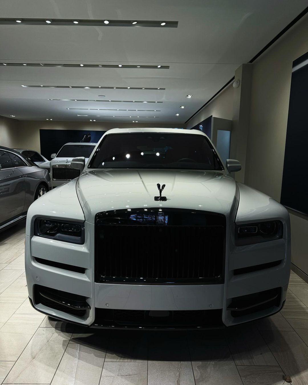 劳斯莱斯 Cullinan Black Badge#汽车[超话]##汽车视觉##