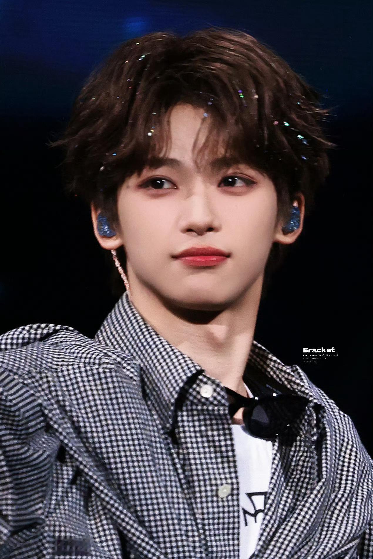 梓渝本体跑出来了啊啊啊啊，戴墨镜的宝宝好帅啊🕶️墨镜一戴，谁都不爱 