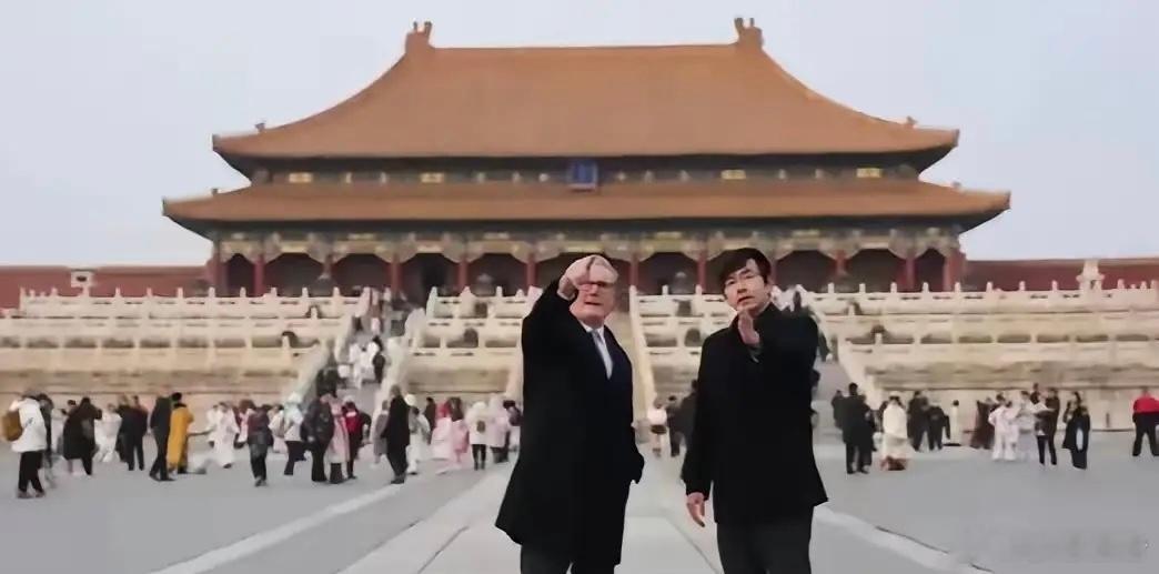 斯塔默不容易，他来华前、访华中以及回国以后，都承受巨大舆论压力。就现在英国国内、