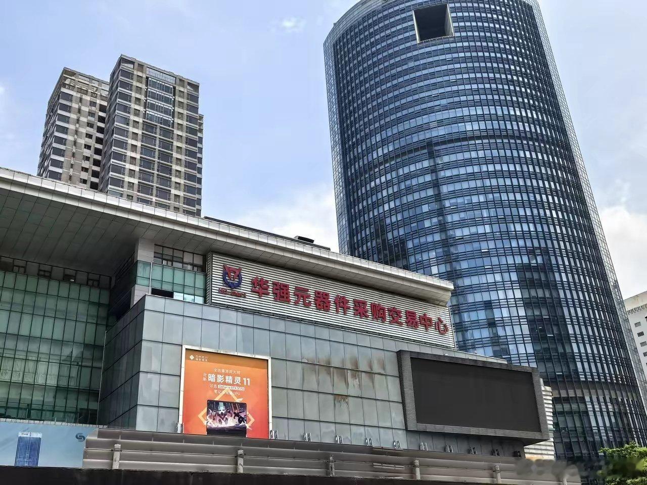 现在考验的是耐心，等旧热点退潮、新主线形成，所以看不看盘不重要。        